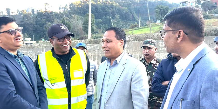 मन्त्री घिसिङले गरे अरनिको राजमार्ग विस्तार कार्यको निरीक्षण