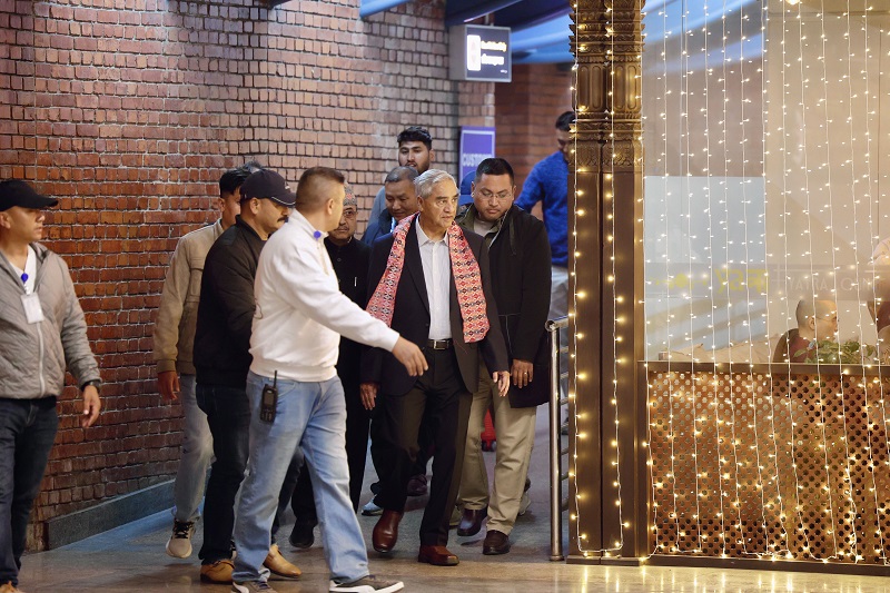 कांग्रेस सभापति देउवा दम्पत्ति सिङ्गापुरबाट स्वदेश फिर्ता