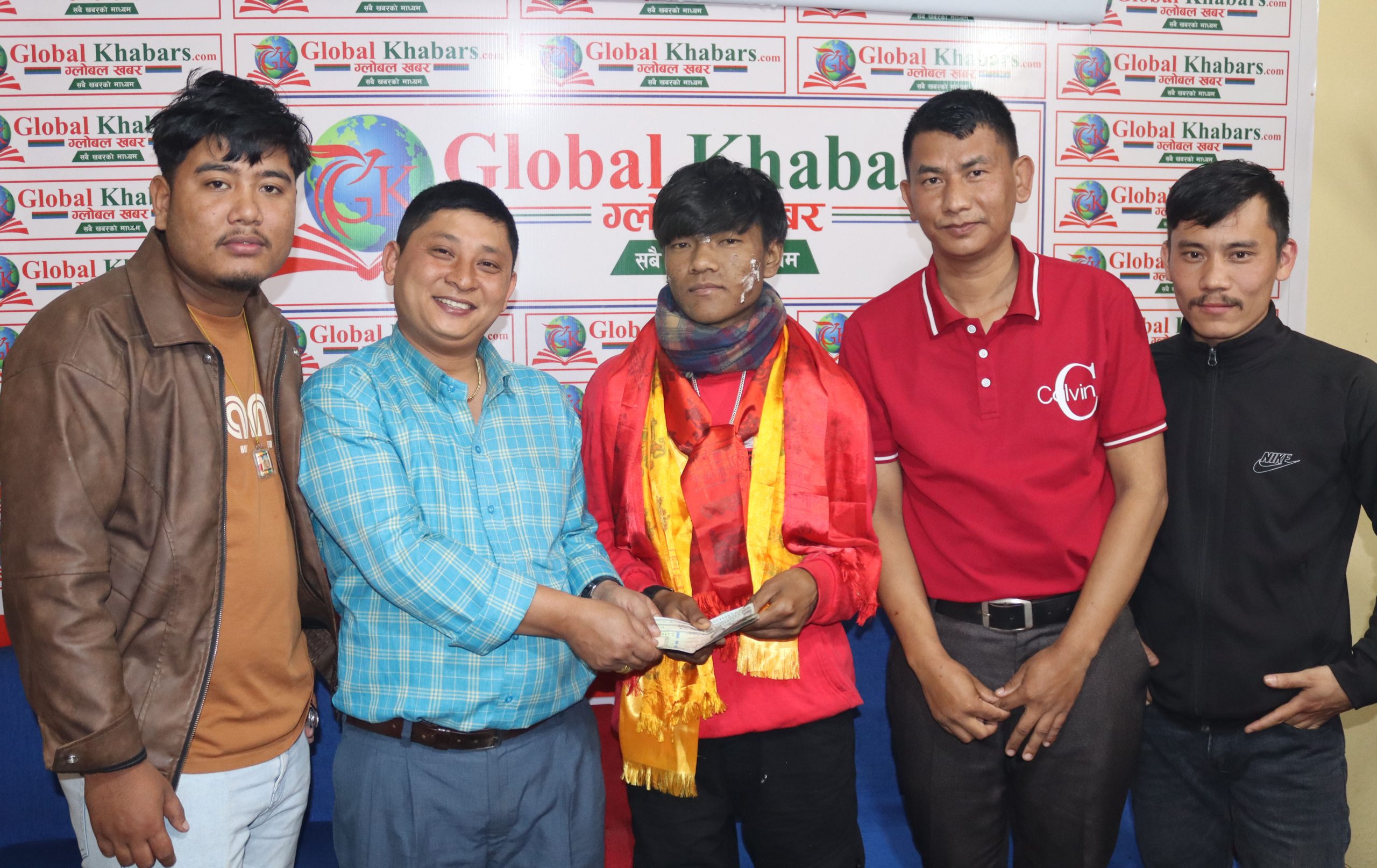 युवा सेवा समाज महाभारत–१ द्धारा मृगौल पीडित रमित थिङलाइ आर्थिक सहयोग