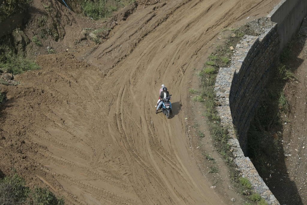 अरनिको राजमार्ग विस्तार : सामग्रीको मूल्यवृद्धिले निर्माण सुस्त