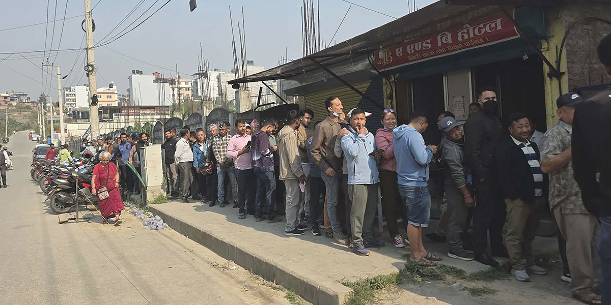 ४ वर्षदेखि लाइसेन्स कुरेर बसेकालाई धमाधम बाँडिँदै, राधेराधेमा अझै १ लाख छापिएर आउन बाँकी