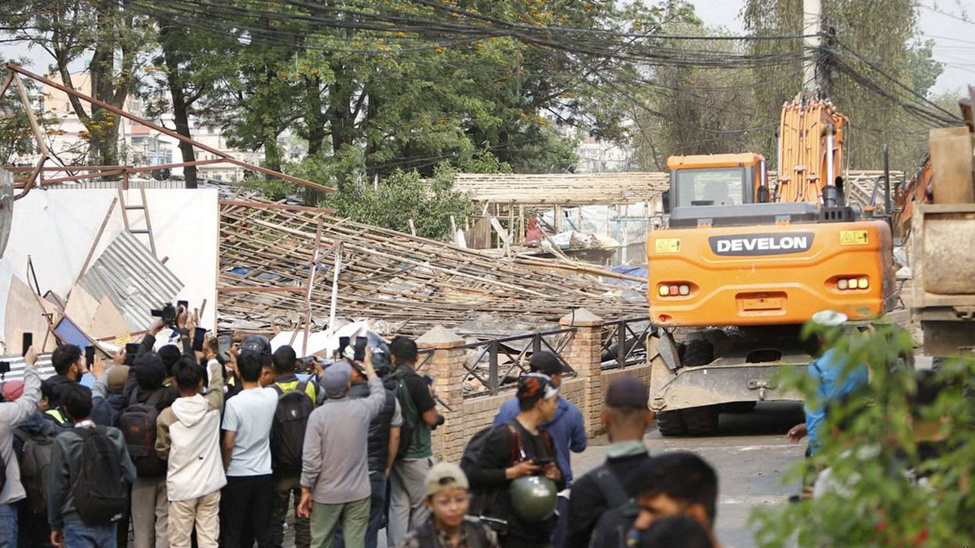 थापाथलीस्थित सुकुमबासी बस्तीमा छैन कुनै विरोध प्रदर्शन, डोजर चल्दा देखिएन अवरोध