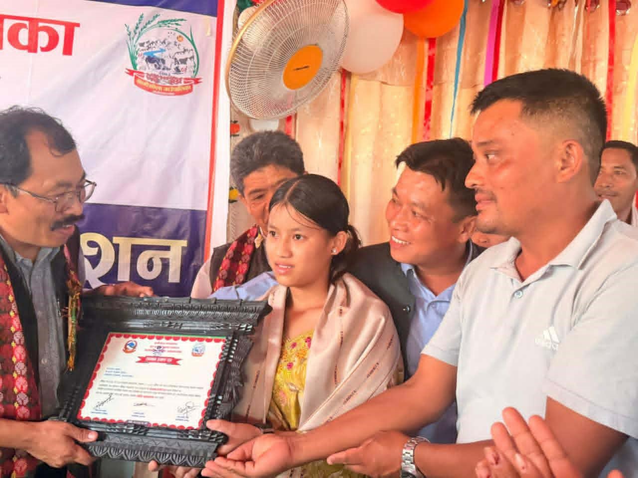 सरकारी विद्यालयबाट उत्कृष्ट नतिजा, इमसाङ योन्जनलाई खानीखोला गाउँपालिकाको रु. १ लाख पुरस्कार
