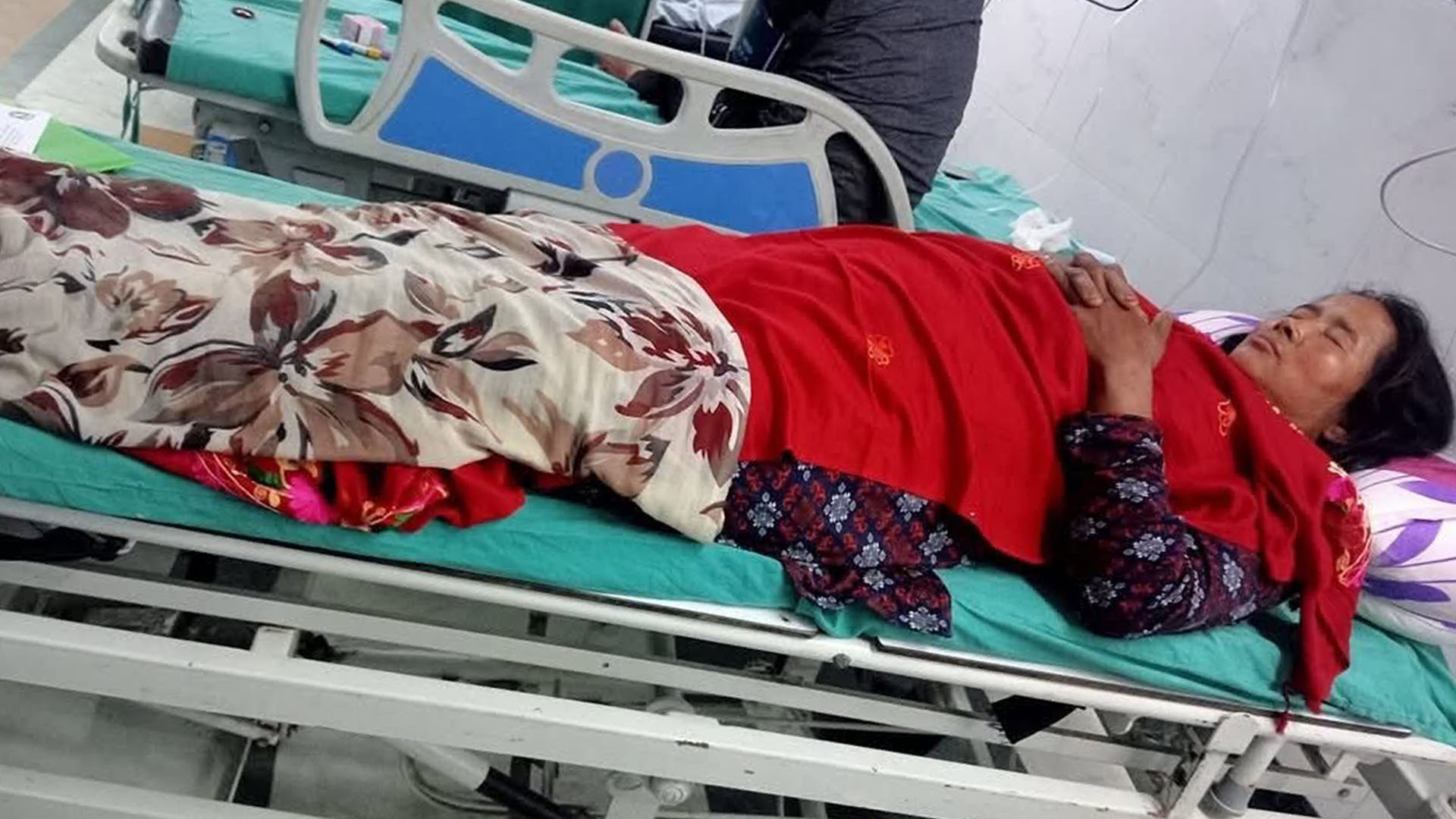रुखबाट लडेर महाभारत गाउँपालिका–४ की वडा सदस्य फुलमाया वाइवा गम्भीर घाइते