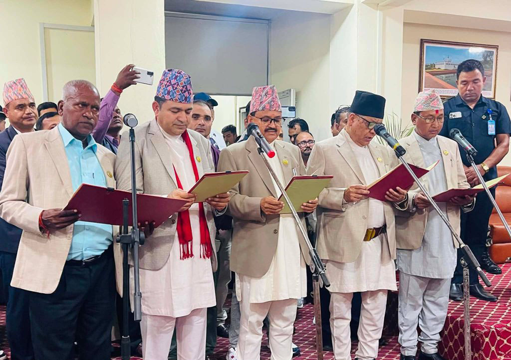 लुम्बिनीका ५ नयाँ मन्त्रीले लिए शपथ