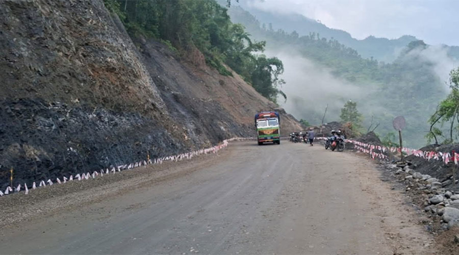 पृथ्वी राजमार्ग १८ दिनपछि दुईतर्फी