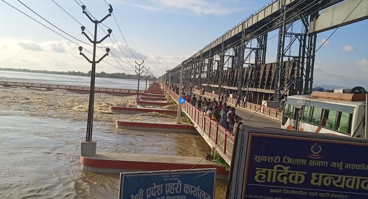 सप्तकोशीमा पानीको बहाव बढ्यो, ब्यारेजका २८ ढोका खोलिए