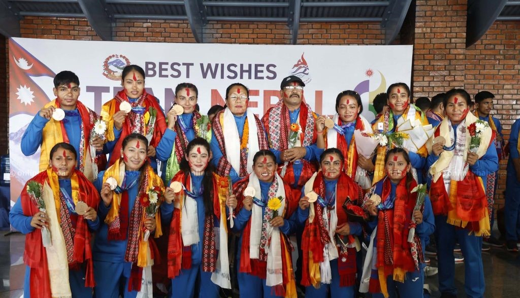 कांस्य पदक विजेता नेपाली महिला कबड्डी टोली स्वदेश फर्कियो